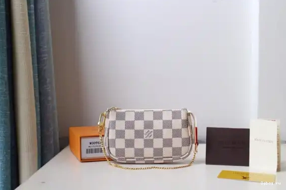 MINI ACCESSOIRES VUITTON POCHETTE LOUIS 0619
